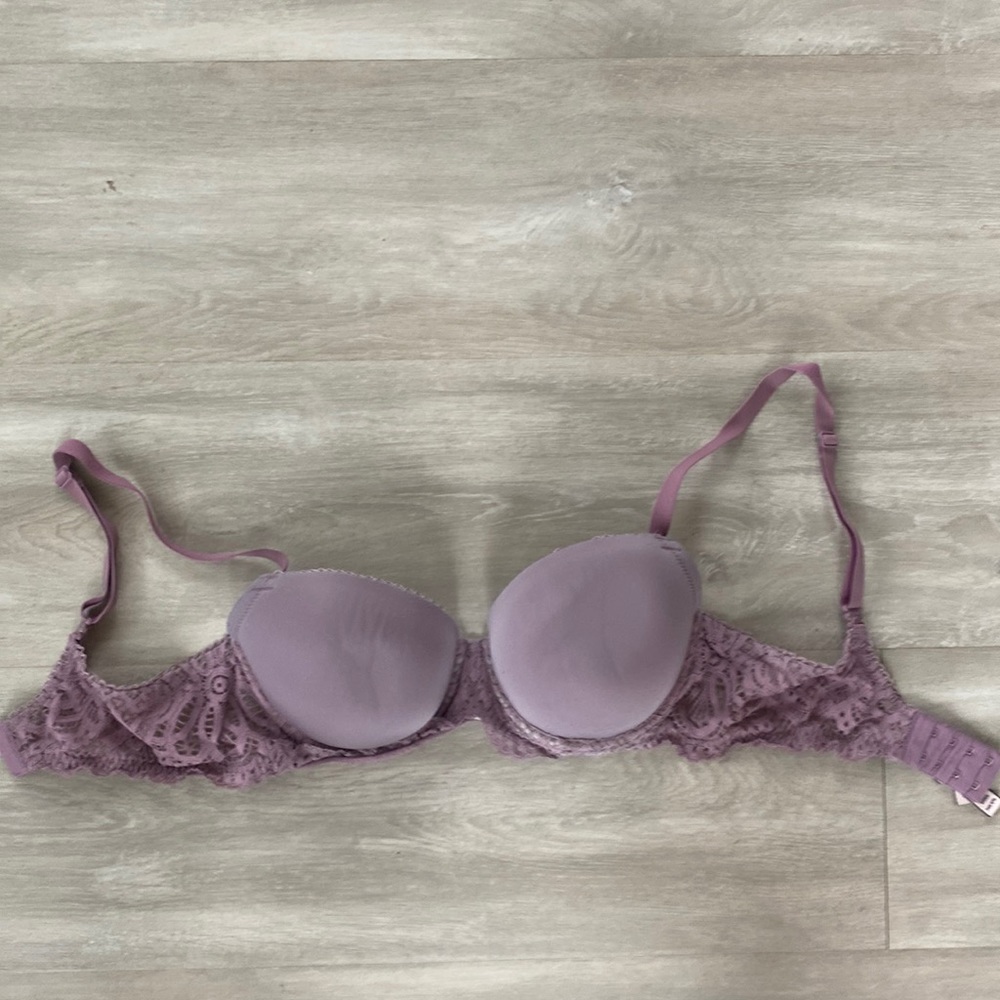 Victoria’a Secret Dream Angels Lined Demi bra. Size 34D